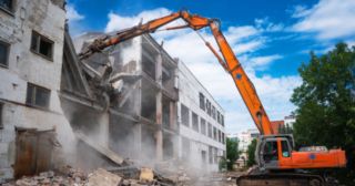 Промышленный демонтаж зданий Кронштадт, цена от 2981 руб.
