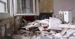 Демонтаж хрущевки в Кронштадте - удаление старых полов и стен по выгодной цене от 1778 рублей.